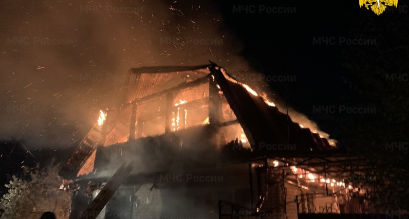 Горевший частный дом в Жуковке тушили шесть часов