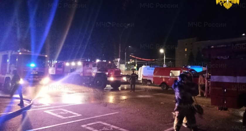 В Брянске в Центральном Доме быта сгорел офис. Жертв нет