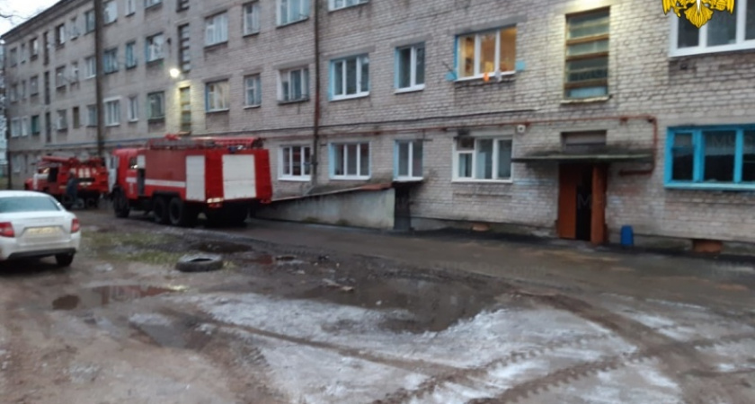 Пожар в общежитии в Новозыбкове: обогреватель-тепловентилятор убил семью