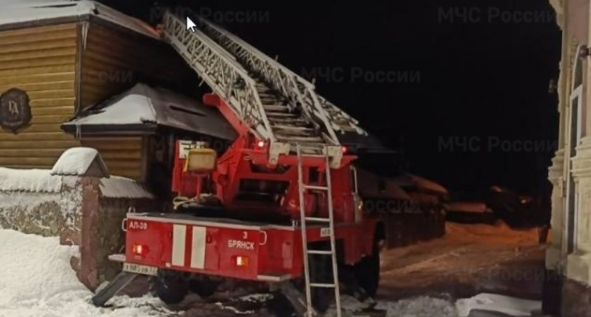 В Брянске горел отель «Гостиный дом». Пострадавших нет