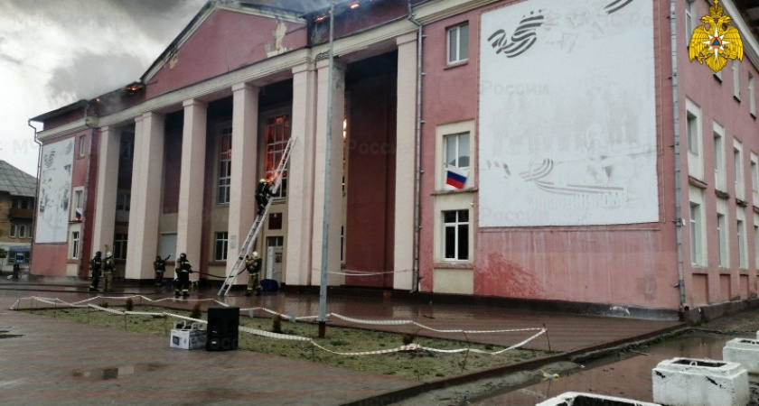 В городе Фокино в пасхальное воскресенье сгорел Дом культуры