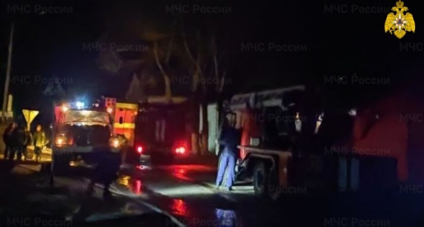 В Сураже ночью горел многоквартирный жилой дом