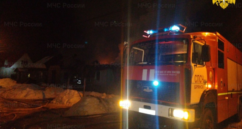 В пожаре в Брянске пострадали два человека, в том числе – 16-летний подросток