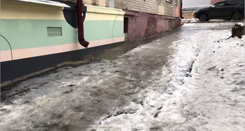 Жители Брянска жалуются на гололёд и бездействие коммунальщиков. Направляем жалобы в Центр управления регионом