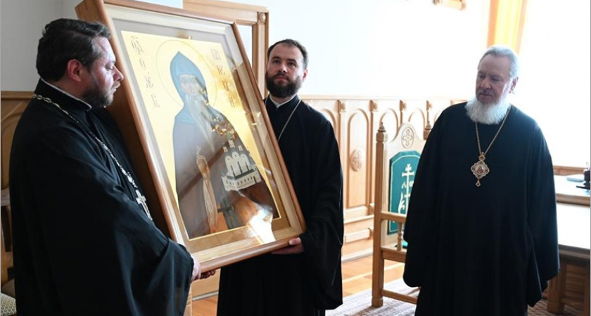 Митрополит Александр передал храму при штабе ЗВО икону святого Олега Брянского