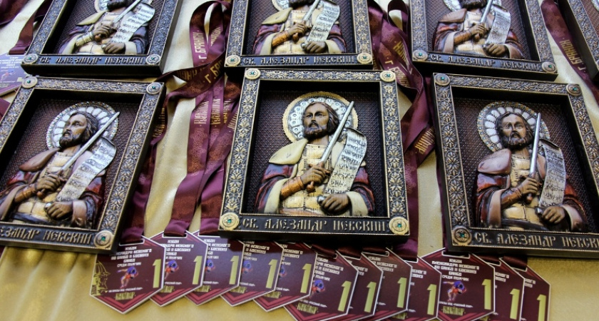 Победители брянского«Кубка Александра Невского» по самбо вместе с медалями будут получать иконы