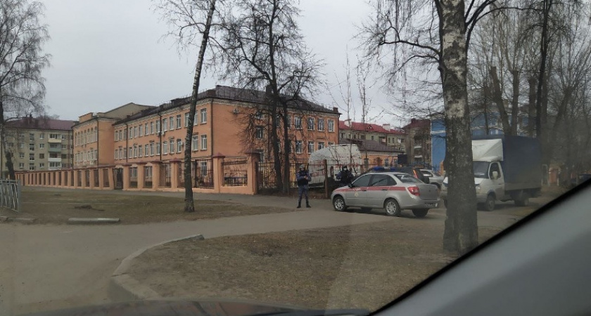 В Брянске из-за звонка о минировании эвакуирован лицей №2
