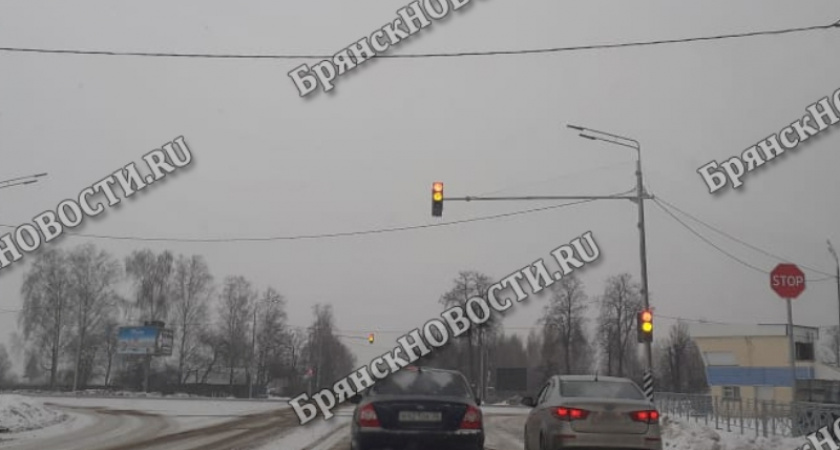 На самом аварийном перекрёстке под Новозыбковом установлен светофор