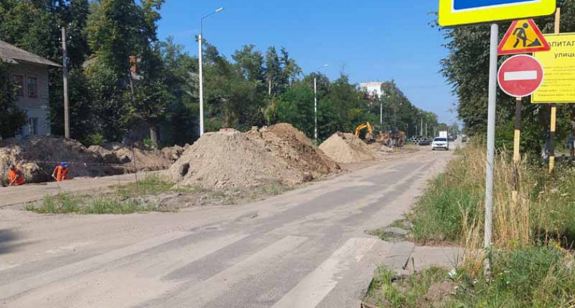 Улицу Молодой Гвардии в Бежице раскопали под ливнёвку