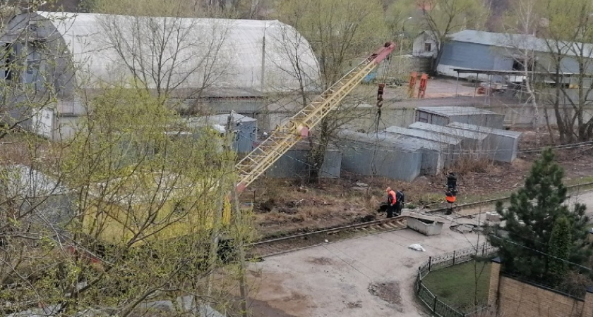 Разлившаяся малая река в Брянске размыла подъездные пути к 192-му железнодорожному заводу