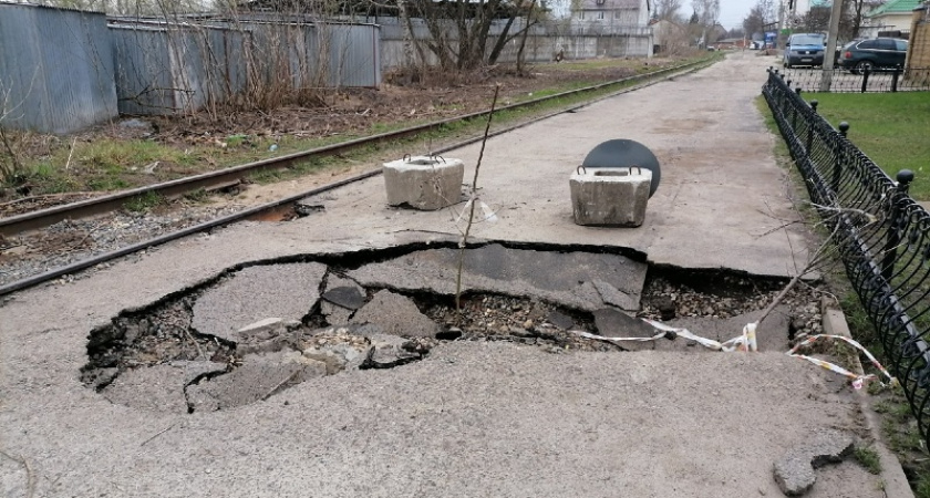 В Брянске провалилась улица Розы Люксембург