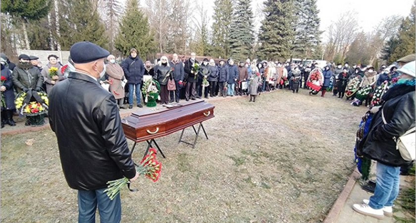 Поэт Владимир Сорочкин похоронен на Центральном кладбище Брянска