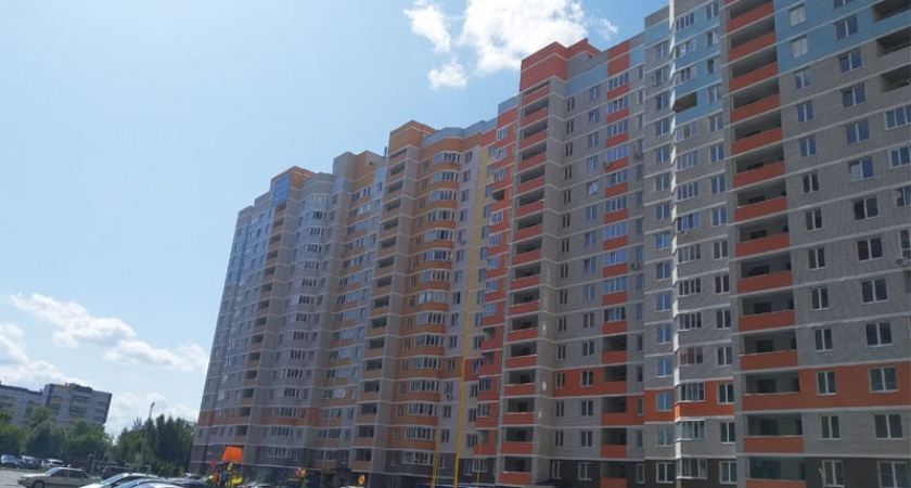 В Брянске на Степной молодой мужчина разбился насмерть, упав с 16 этажа