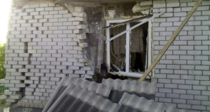 При обстреле райцентра Суземка в Брянской области осколочное ранение получил сотрудник РЭС