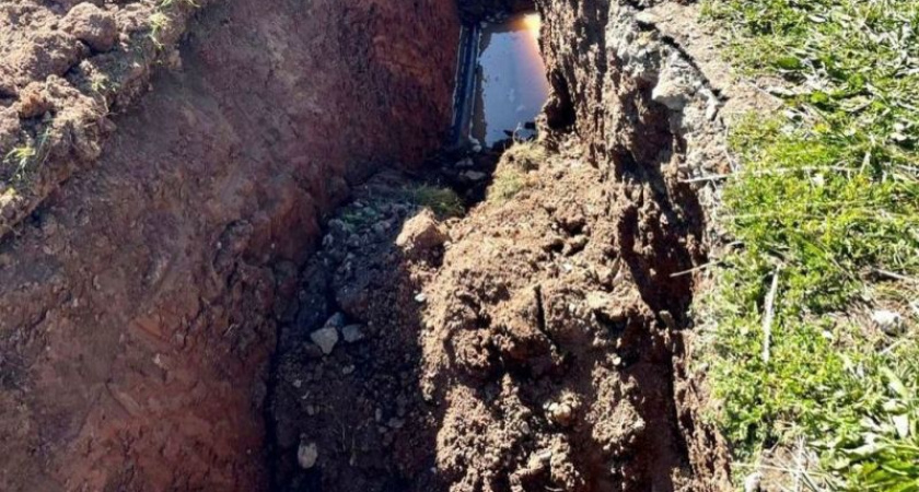 В брянской деревне Тиганово слесарь-сантехник погиб, заваленный землёй в траншее