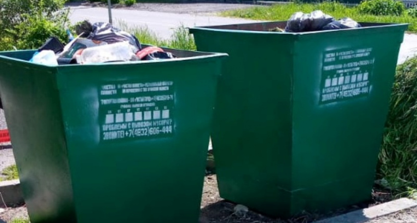 Брянские мусорщики заменяют мусорные контейнеры на нержавые