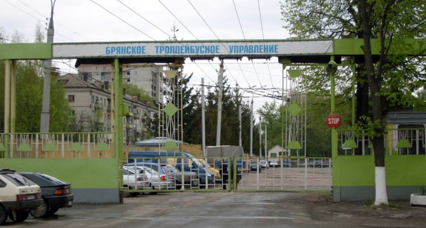 Брянское депо прикупило тягач и новое оборудование для мойки троллейбусов