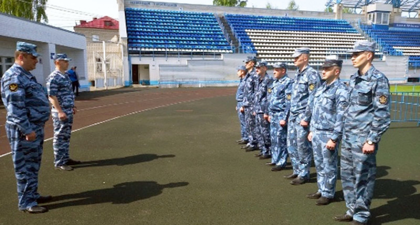 В брянских колониях определили лучшего начальника отряда. В том числе по стрельбе из пистолета Макарова