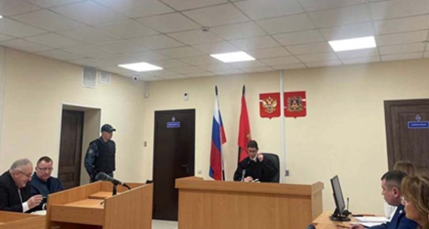 Рассмотрение дела отца девочки, устроившей стрельбу в гимназии №5 Брянска, отложили на январь