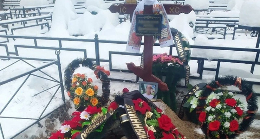 Семьи похоронили восьмиклассниц, погибших при стрельбе в брянской гимназии №5