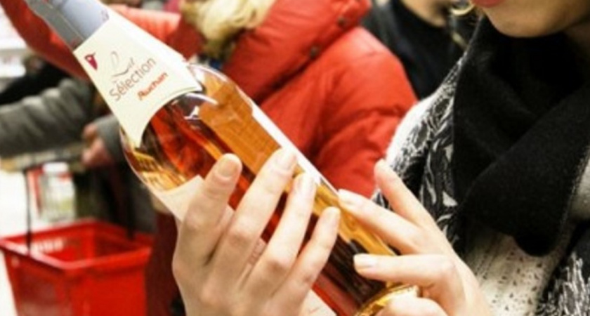 Когда душа просит праздника: воровка из Стародуба вынесла из магазина три бутылки спиртного и сыр