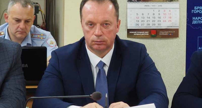 Депутаты Брянского горсовета поставили Сергея Антошина первым. Замом