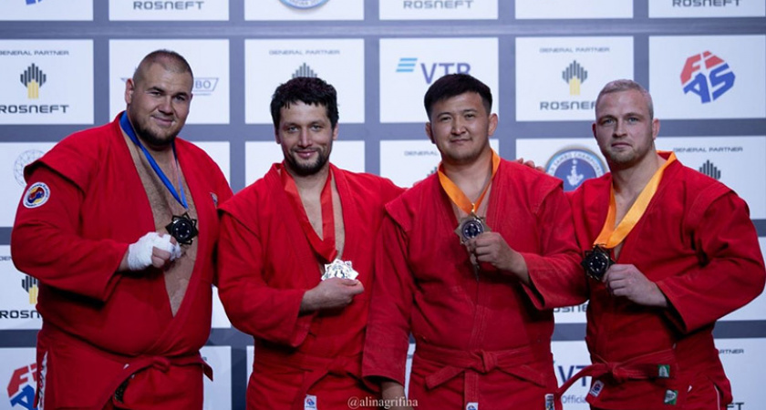 Артём Осипенко на чемпионате мира в Ереване перешёл в разряд живых легенд российского самбо