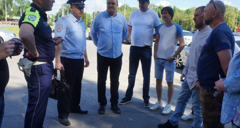 Брянская полиция организовала мини-автопробег — «для трезвых водителей»