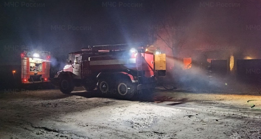 Пожар в Климовском районе: сгорел дом в многострадальном селе Хоромное
