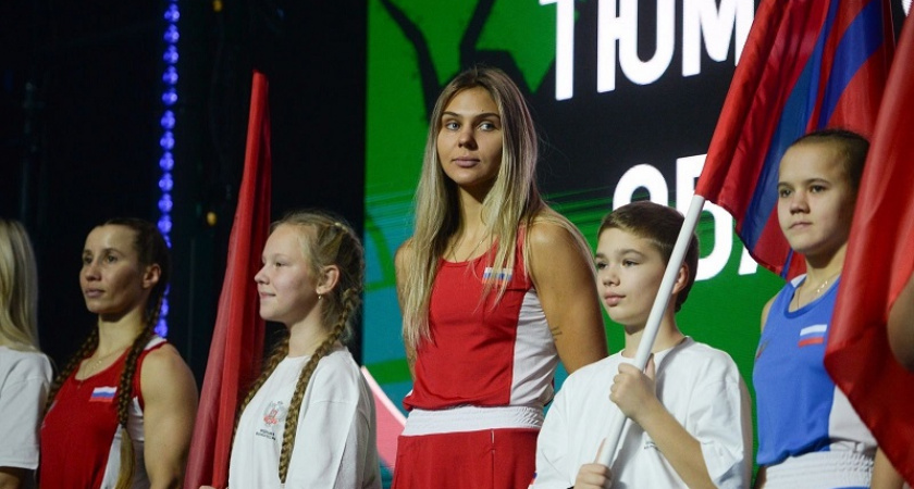 Елена Бабичева пригласила трансгендера-чемпионку Олимпиады-2024 Иман Хелиф побоксировать