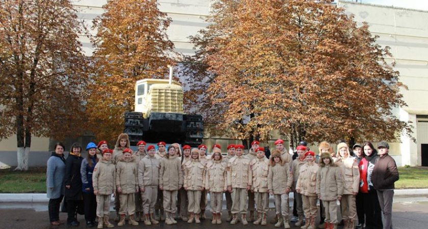 БАЗ показал юнармейцам отряда «Пересвет» производство спецтехники