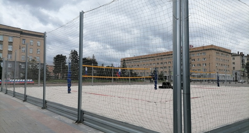 Брянские волейболисты выиграли турнир на пляже в центре Орла