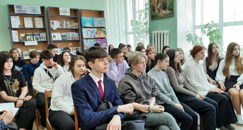 Брянские школьники познакомились с писателями-выпускниками БГИТУ. И заодно с самим БГИТУ