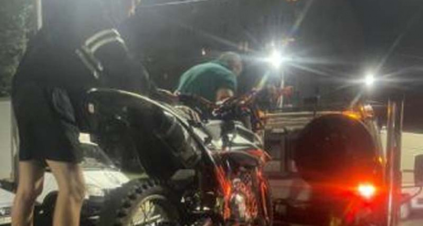 В Брянске «сняли» с мотоцикла 17-летнего байкера без прав, катавшего пассажира на санках