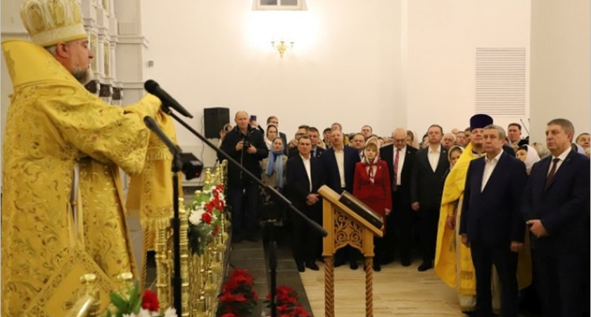В новом клинцовском кафедральном соборе прошла первая рождественская служба