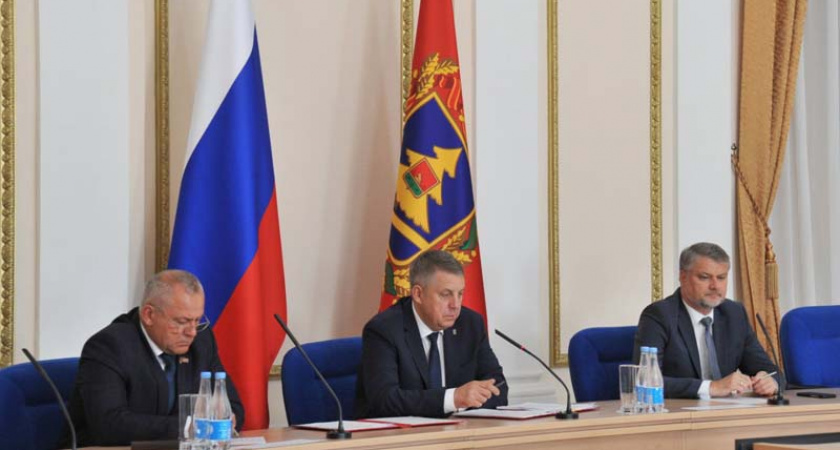 Губернатор назвал фейком наблюдаемое в Брянской области отсутствие масок в аптеках. Правда, сам в аптеку не пошёл