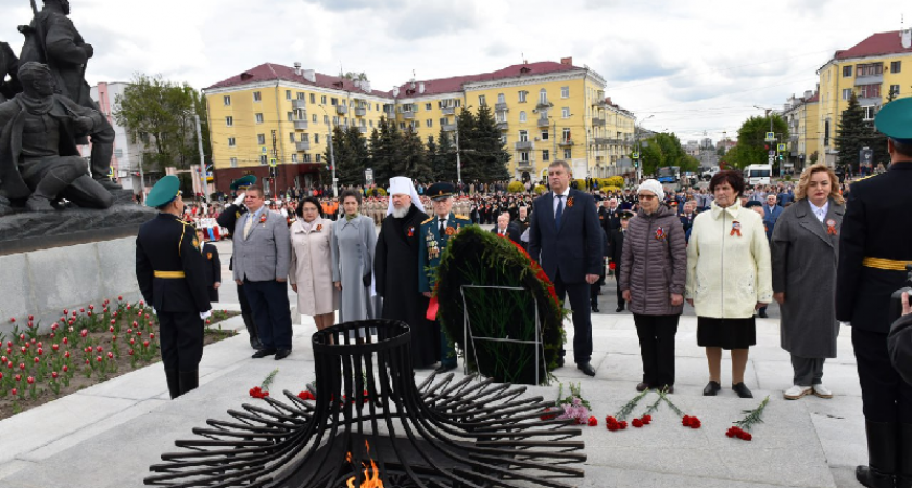 Массовые мероприятия в День Победы в Брянске ограничились возложениями официальных венков