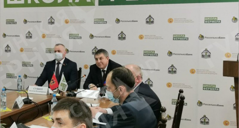 Брянский губернатор получил в подарок на юбилей профессора