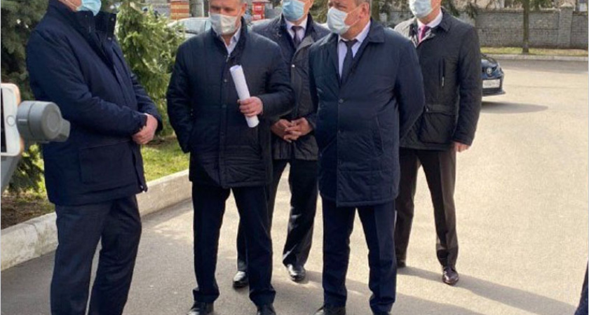 Брянский губернатор впервые появился на публике в маске