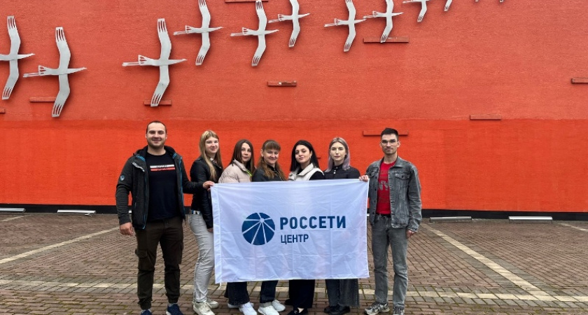 Брянские энергетики субботником и патриотическими мероприятиями отметили 17 сентября