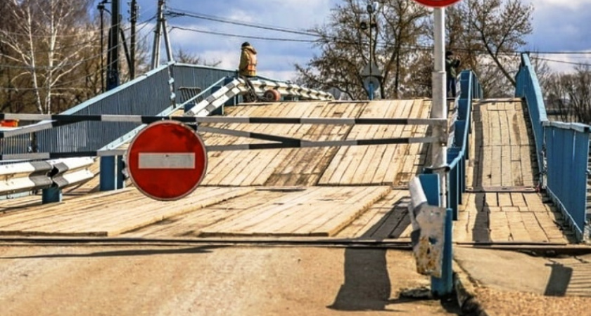 Паводок-2023: в Брянске закрыто движение по понтонному мосту