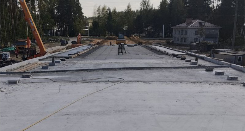 Новый мост в Сураже получает подходы и русловую опору