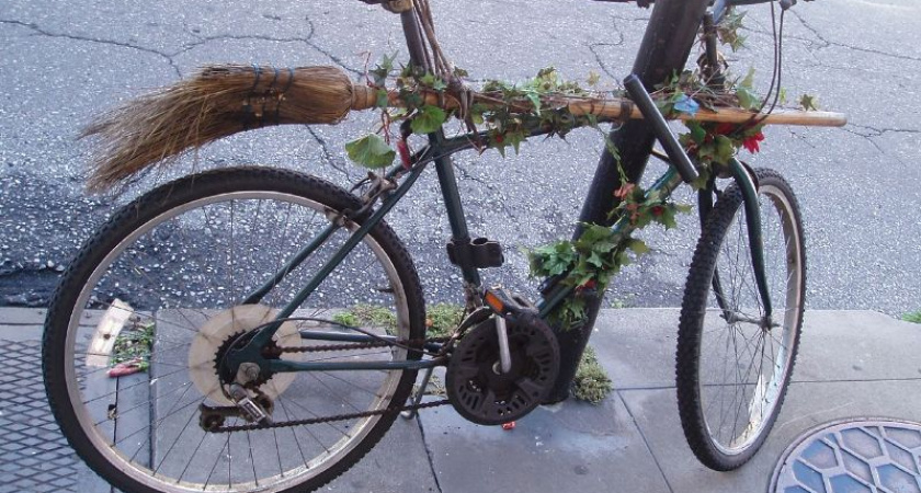 Коммунальщикам и медикам луганской Брянки переданы брянские велосипеды