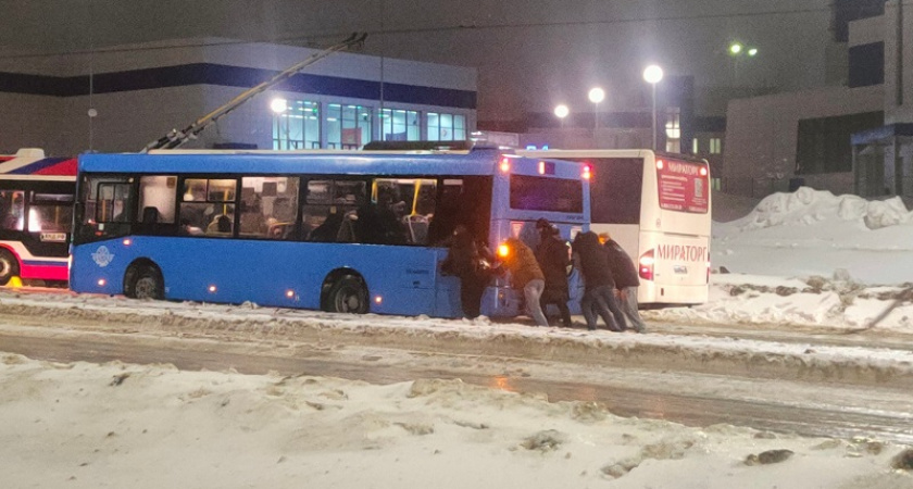 Обледеневшие дороги Брянска стали причиной более трёх десятков ДТП