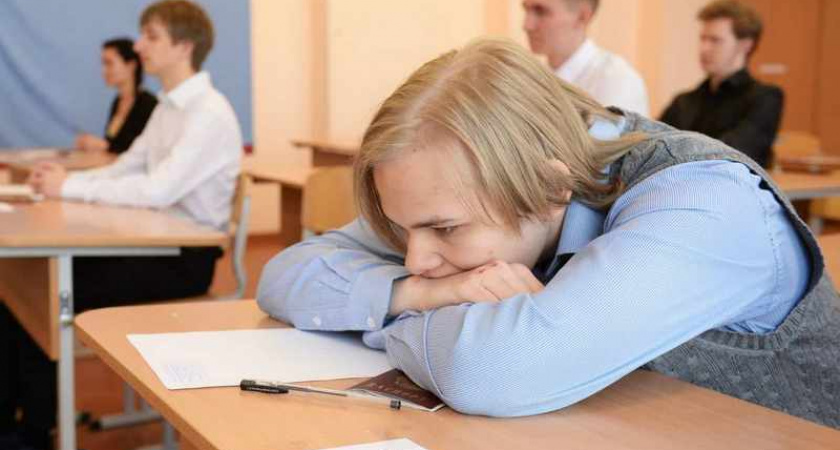 Одиннадцатиклассники брянских школ сдали первый государственный выпускной экзамен (ГВЭ)