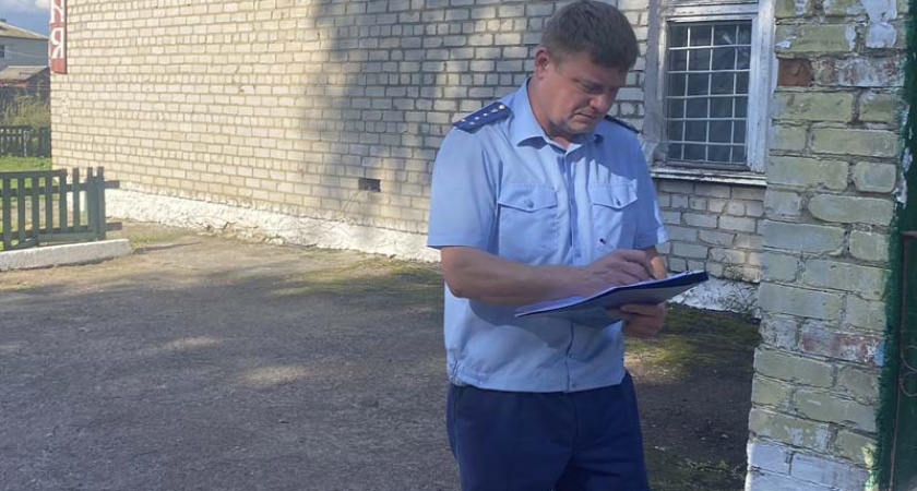 Прокуратура не нашла огнетушителей в комаричской бане