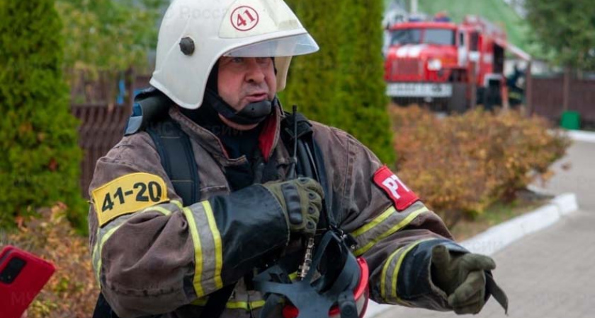 В Брасовском районе спасли человека, упавшего на арматуру в колодец с жидким битумом