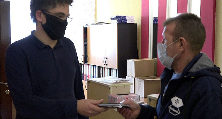 Из мусора в Брянске вновь выудили документы — два паспорта и права