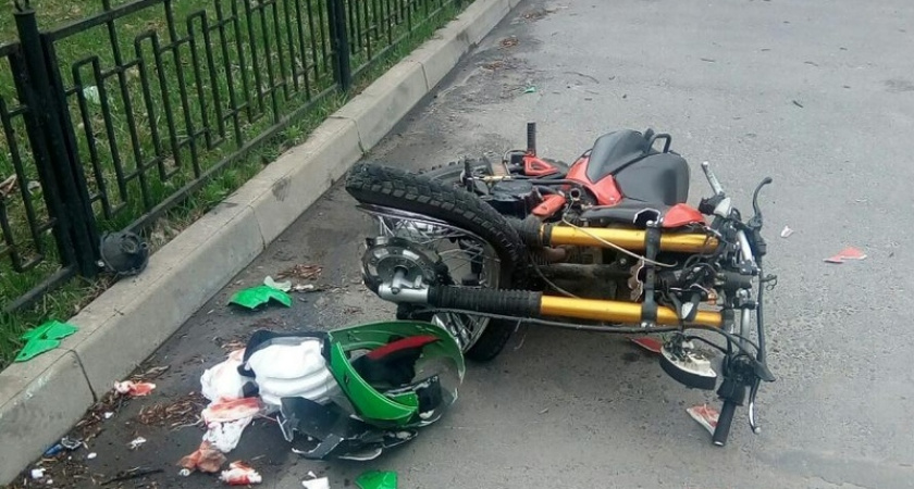 В Сельцо пьяный мотоциклист не заметил забор. Тот оказался прочнее мотоциклиста