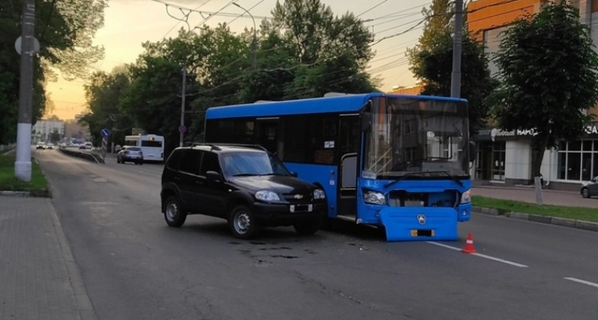 Пассажирка брянского автобуса раскроила себе голову в момент ДТП